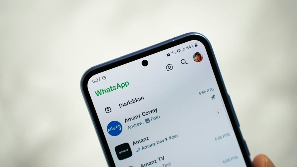 Intelligenza artificiale nel marketing: 7 applicazioni concrete per le aziende 1 Agenti AI per aziende: assistente di vendita su WhatsApp