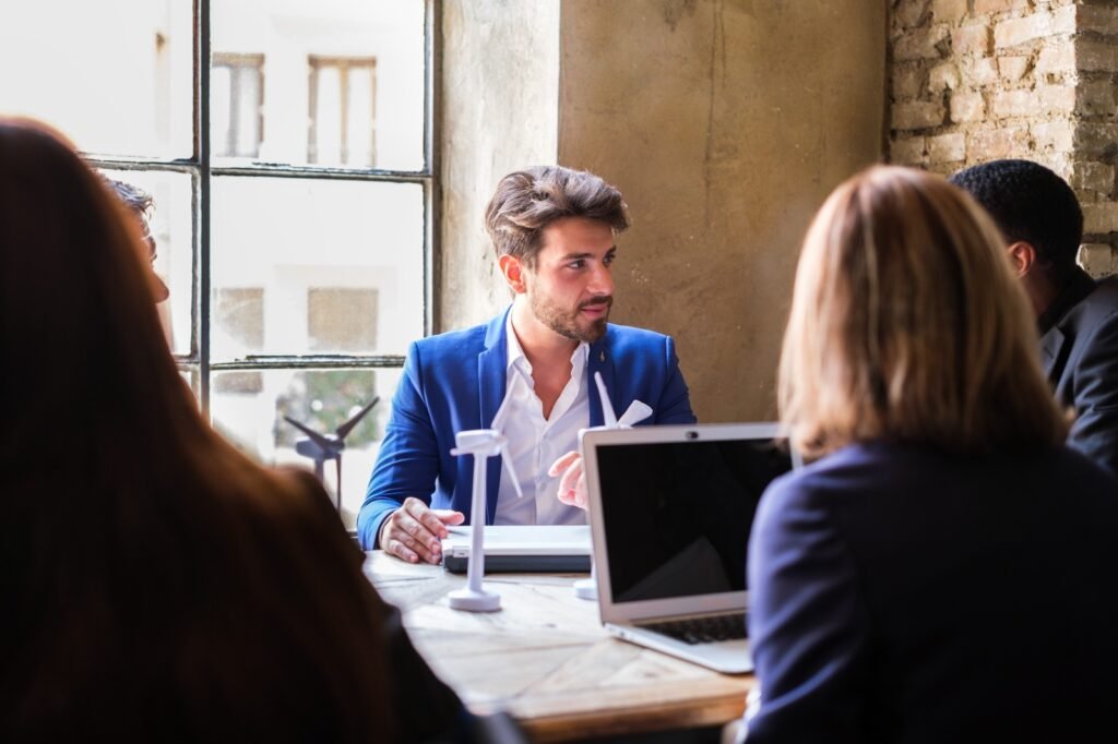 Web agency da remoto: come sceglierla, vantaggi, costi e cosa chiedere 3 Segnali d’allarme nella scelta di una web agency: contratti, report e proprietà degli account