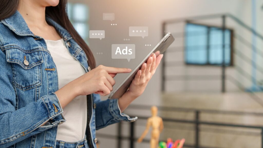 Campagne Google e Meta Ads per aziende di Bari analizzate su laptop