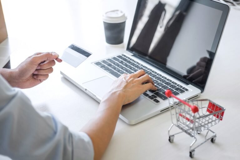 Pagamento online con carta di credito su un negozio e-commerce