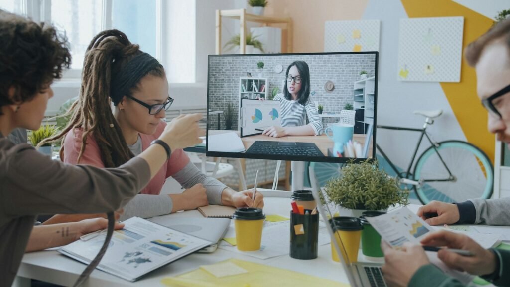 Agenzia di marketing a Matera 1 Team di Marketing Idea in videocall con un cliente B2B da remoto